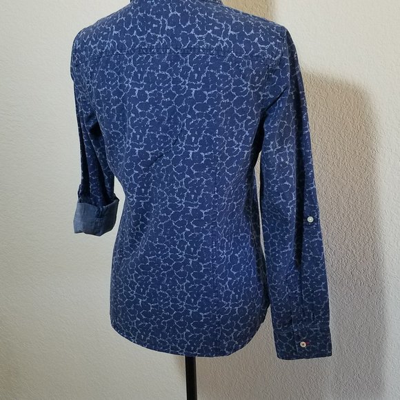 Talbots Shirt 4 Button Down Denim Blue 100% Cotton Roll Tab Sleeve Blouse Top - Picture 5 of 5
